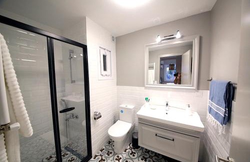 Gumussuyu Mahallesi Apartment | Superior refurbished flat in the heart of Istanbul
