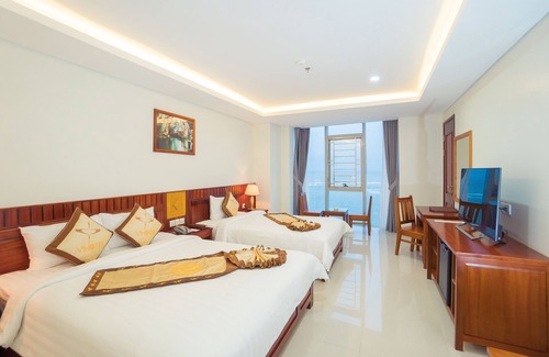 Dong Hoi Hotel | Superior Triple Room in 4 star Hotel