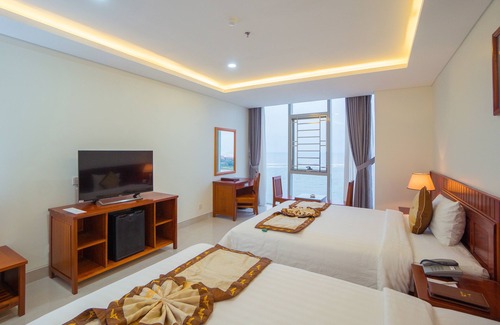 Dong Hoi Hotel | Superior Triple Room in 4 star Hotel