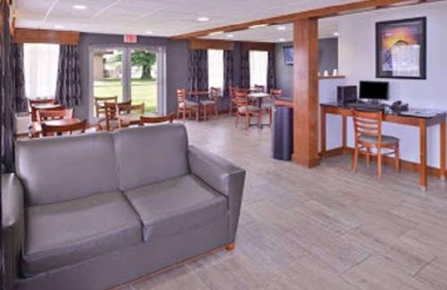 Bowling Green Hotel | SureStay Hotel by Best Western Bowling Green North
