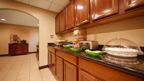 East Brunswick Hotel | SureStay Hotel by Best Western East Brunswick