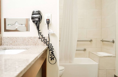 Bowling Green Hotel | SureStay Hotel by Best Western Bowling Green North