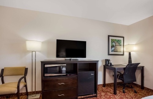 Whittington Hotel | SureStay Hotel by Best Western Whittington Rend Lake