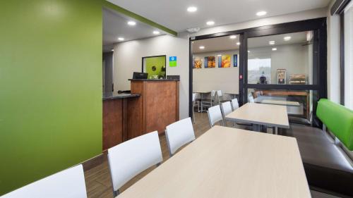 Jasper Hotel | SureStay Hotel by Best Western Jasper