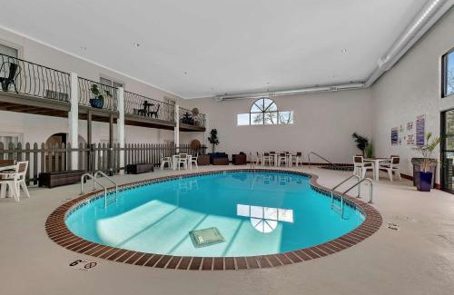 Spicer Hotel | SureStay Hotel by Best Western Spicer