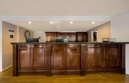 Woodbury Hotel | SureStay Plus by Best Western Woodbury Inn