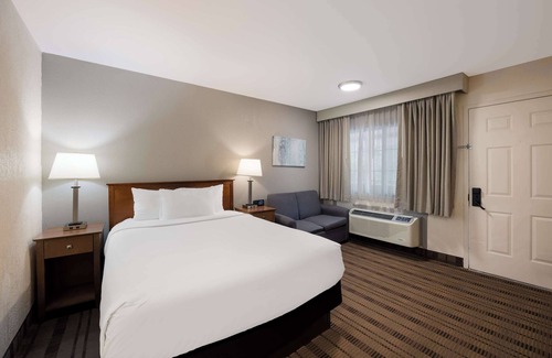 Woodbury Hotel | SureStay Plus by Best Western Woodbury Inn