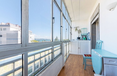 Paco De Arcos Apartment | Surf and beach just 3 min away walking