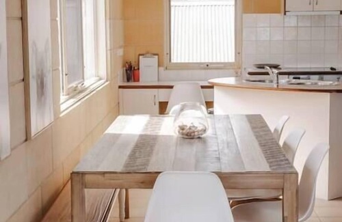 Port Campbell Villa | Surf break at Bayview villas SEA VIEW