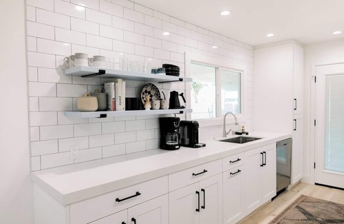 Clairemont House | Surf Farm House with backyard Oasis and Jacuzzi!