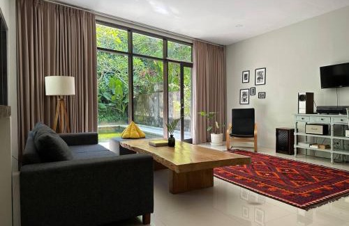 Suraberata Villa | Surf House Santai Villa Balian