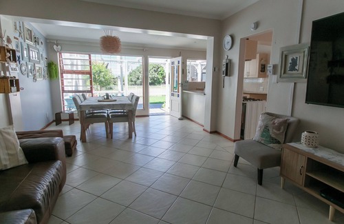 Jeffreys Bay House | SURF n SEA Beachfront Holiday Home