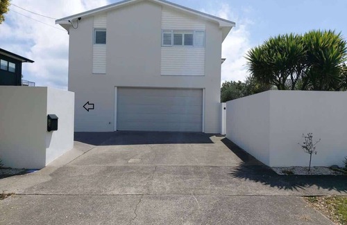 Rewa Villa | Surf's Up - pet-friendly Fitzroy lifestyle home