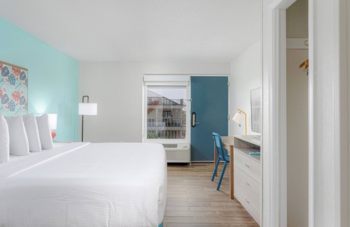 Pensacola Beach Hotel | Surf & Sand Hotel