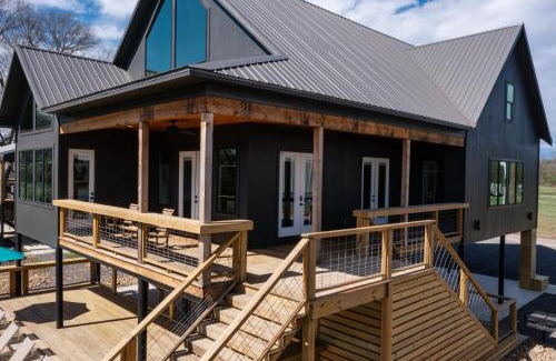 Glenwood House | Surf Shack on the Caddo