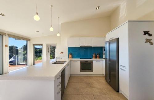 Hot Water Beach House | Surf View Hot Water Beach