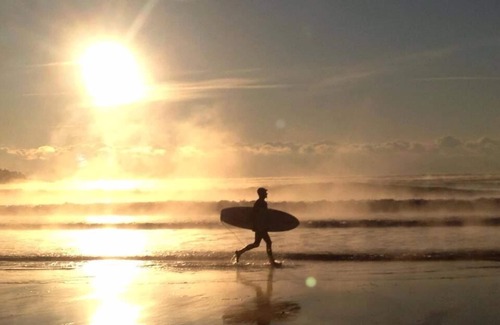 Moody Apartment | Surfers, Cyclists, Paddleboarders, Kayakers! Close to everything in town