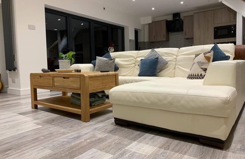 Porthcawl House | Surfers Lodge, Rest Bay, Porthcawl