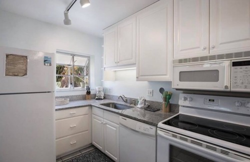 Bradenton Beach House | SURFS UP - UP STAIRS UNIT