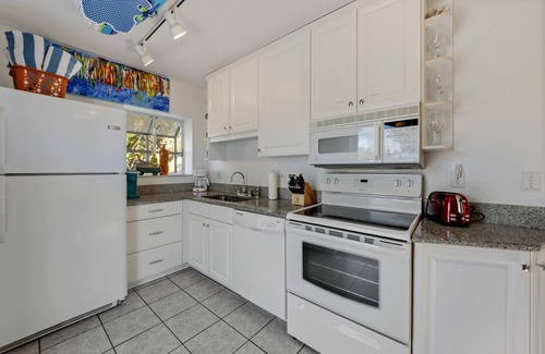 Bradenton Beach House | SURFS UP - UP STAIRS UNIT