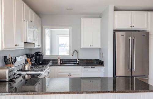 Easton's Point House | Surfside! Fantastic Beach House, Near Restaurants, Cliff Walk, Close to Downtown
