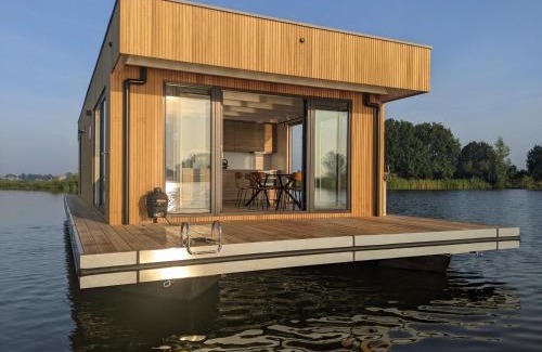 Oud Ade Boat Rental | Surla houseboat "Aqua Zen" Kagerplassen with tender