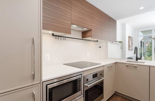 Surrey Apartment | Surrey Central - 1 Bed
