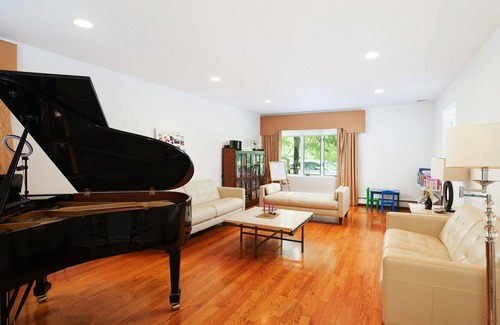 Franklin Lakes House | Surrounded by Lakes, Nature Preserves & Ski Area! 30min to NYC, Woodbury Commons