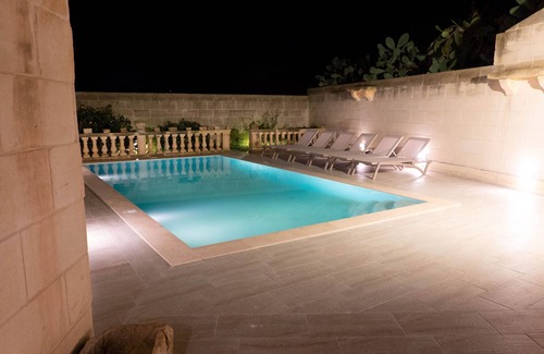 Victoria Apartment | SurWig Vacation Townhouse