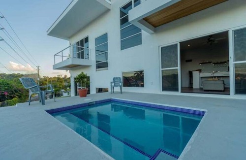 San Ignacio House | Suzie's Hilltop Estate