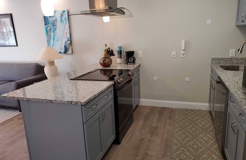 Derwood Apartment | Suzie's Luxurious 2 Bedrooms 2 Bathrooms 1550 sf