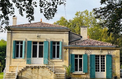Tizac-de-Curton Apartment | SUZON apartment, pool view. Between Bordeaux and Saint Emilion.