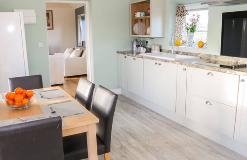 Burlton Cottage | SWALLOW BARN, family friendly, with a garden in Myddle
