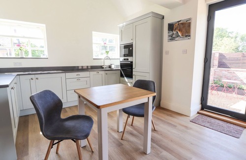 Sandbach Cottage | SWALLOW COTTAGE, romantic, character holiday cottage in Sandbach