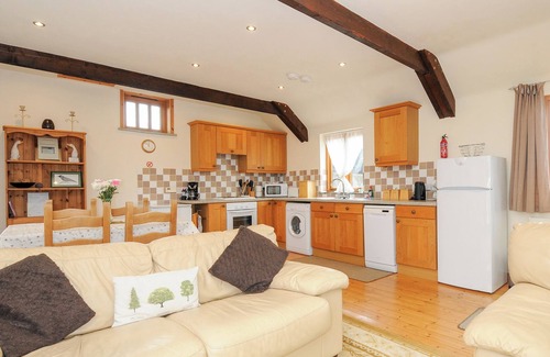 Brazzacott Cottage | SWALLOWS NEST, character holiday cottage, with a garden in Launceston