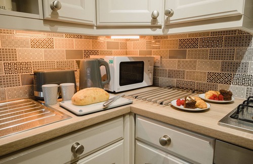Marsden House | Swan Cottage, Village Centre