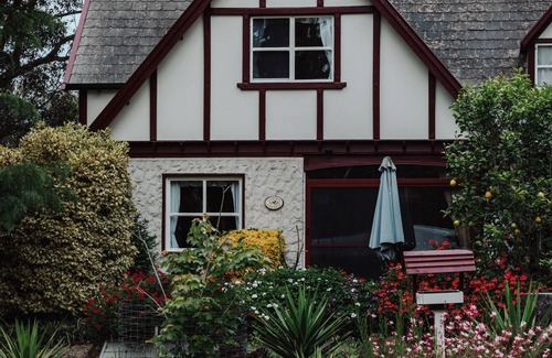 Raymond Island Cottage | Swan Cove Garden Cottage