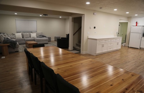 Garden City House | Swan Creek Haven - pickleball court! 2mi from Marina! n7 bed 4 bath sleep 32
