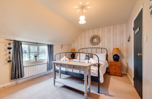 Wangford House | Swan House - Four Bedroom Chalet, Sleeps 9