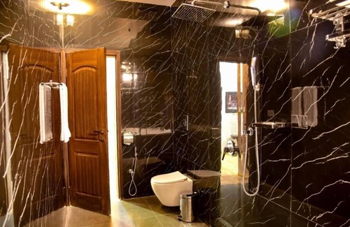 Johar Town Hotel | Swan Suites