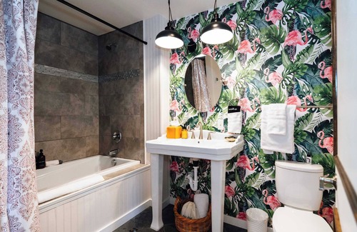 Historic Railroad District House | Swank Boutique Suites | King with Soaking Tub