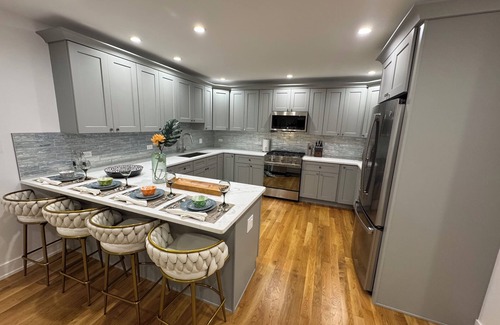 Forest Park House | Swanky Rooftop, Birthday, Anniversary sleeps 16