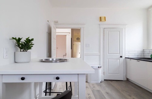 Shaw Apartment | Swanky Shaw 2BR w/Office/ABODEbucks