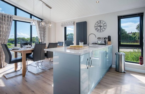 Penally Apartment | Swanlake Lodge - 3 Bedroom Holiday Home - Penally