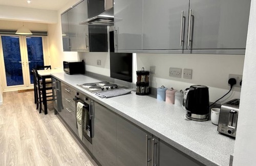Castle House | Swansea Coastal Comfort