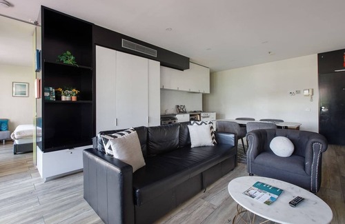 Chinatown Apartment | Swanstons Urban Duo Great for Groups with Pool
