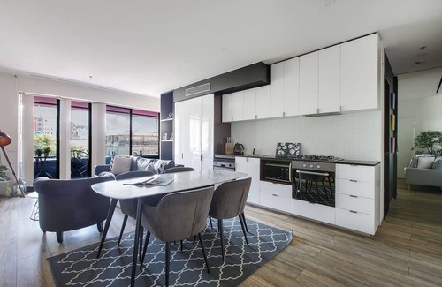 Chinatown Apartment | Swanstons Urban Duo Great for Groups with Pool