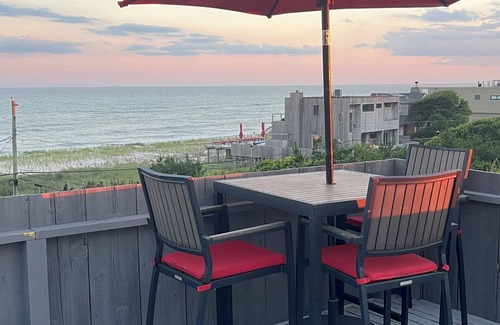 Long Island House | Sweeping ocean views on Sky Walk. Renovated 2023, open floor plan. pets ok