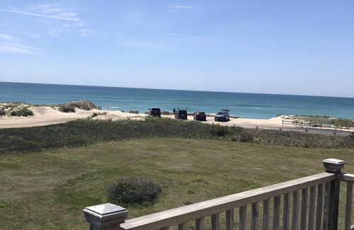 Madaket House | SWEEPING OCEAN VIEWS, HEAR THE SURF, 1 MINUTE WALK TO MADAKET BEACH