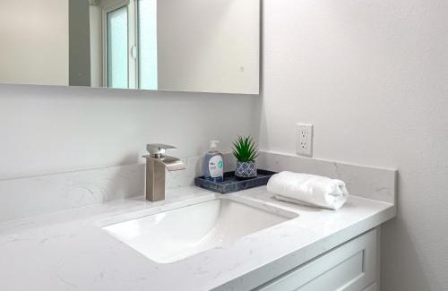 Valle Lindo Apartment | Sweet 2 bd for monthly stay! 20 mi to Disney
